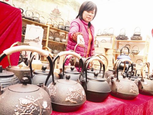 2016中國（鞍山）書畫、珠寶、藝術品博覽會開幕(圖1)