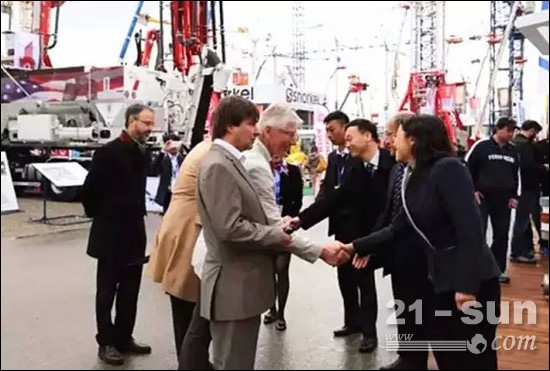 徐工機械副總裁孫建忠、徐工機械總裁助理劉建森先生等接待Oliver Belik先生一行