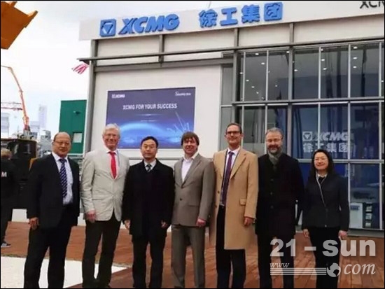 Belik先生一行和徐工團隊合影留念，惜別之時祝福徐工早日成為世界頂級品牌